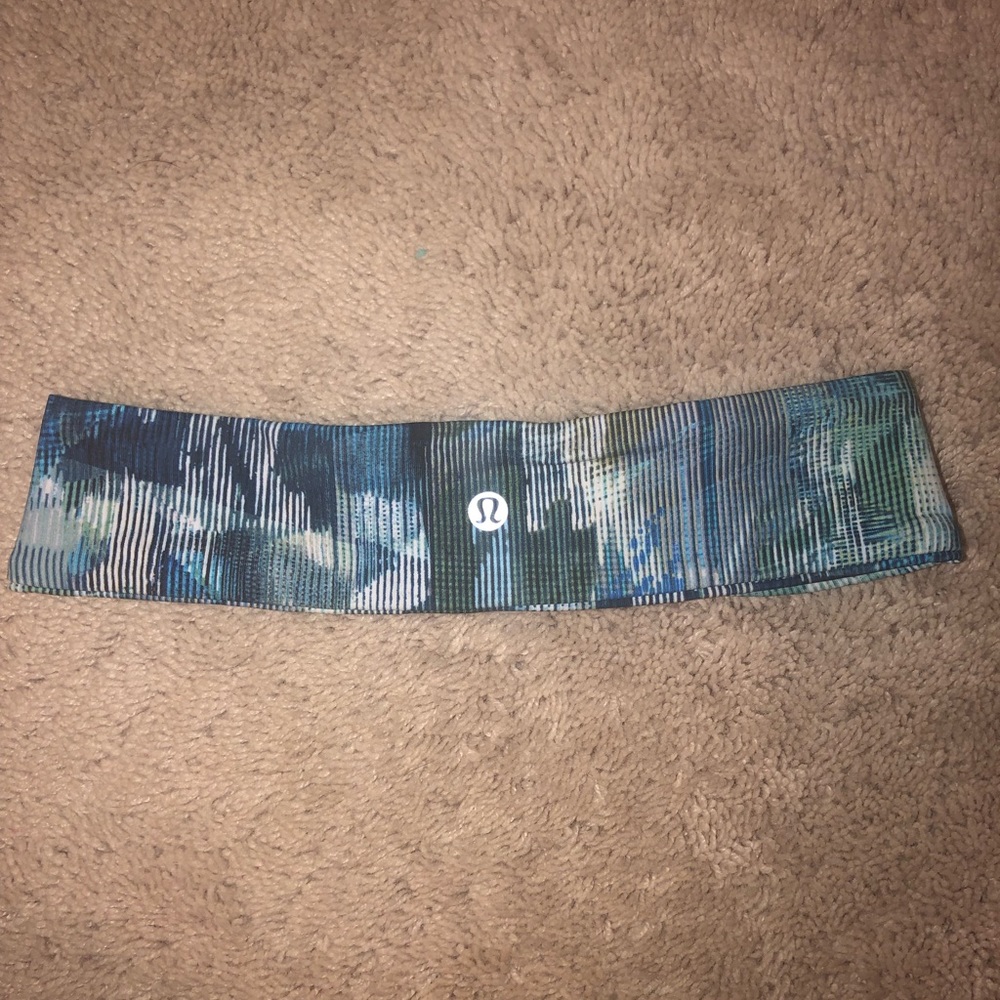 Lululemon Fly Away Tamer Headband